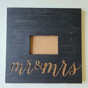 SoHa Living Elegant Black 'Mr & Mrs' Photo Frame